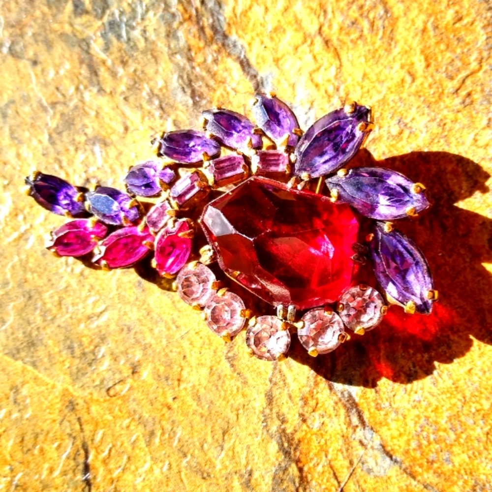 Rare Weiss Dragon's Eye Brooch. Well taken care of and in excellent condition. 